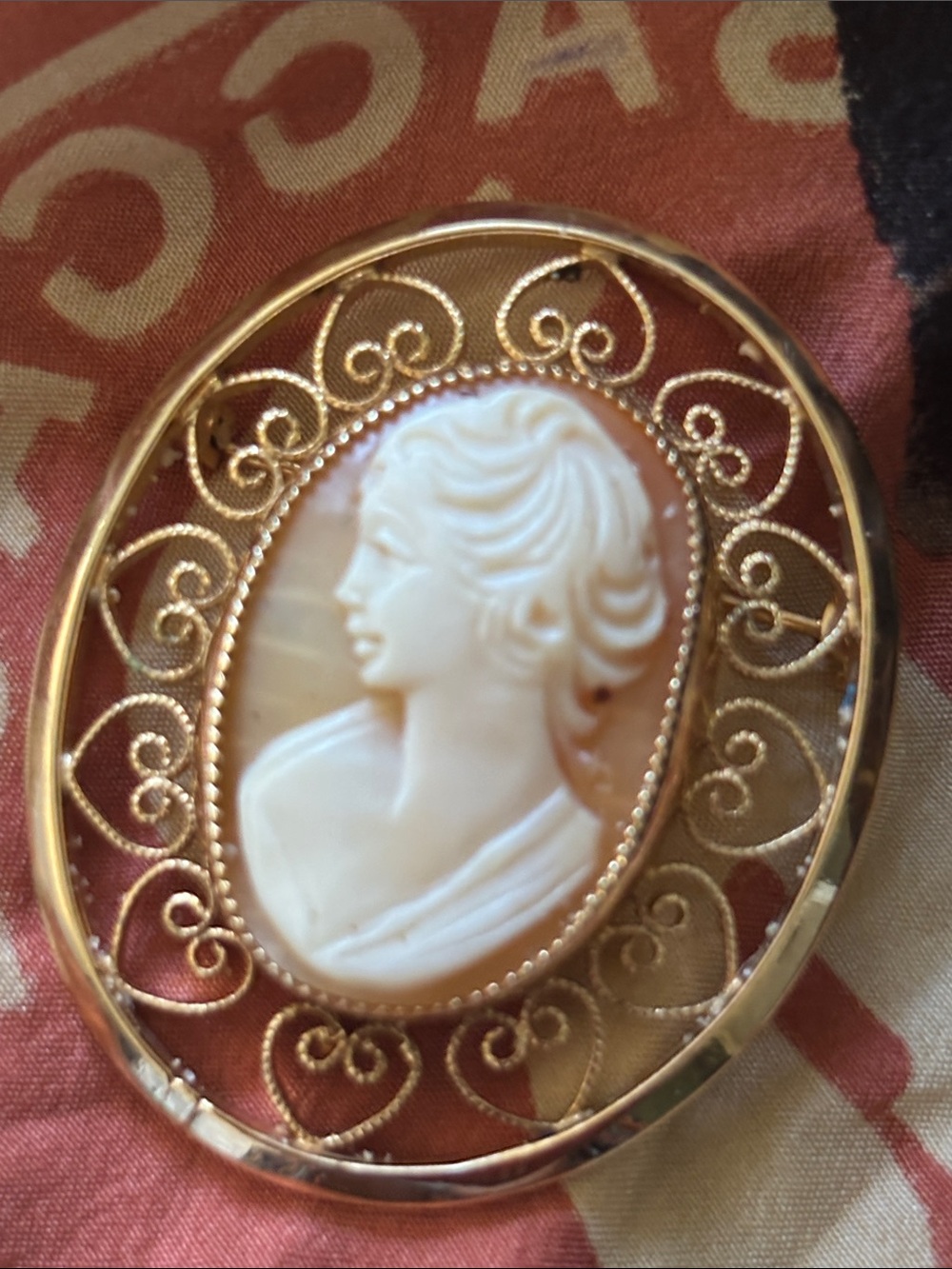 Vintage Style Gold Cameo Brooch - Cream and Gold